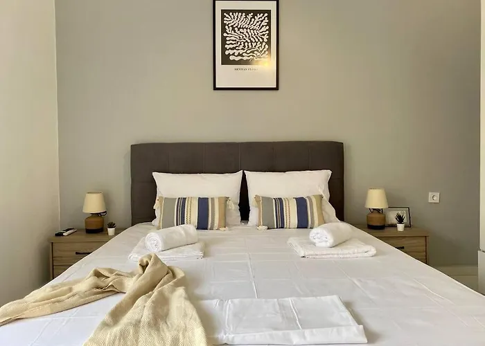 Cozy & Sunny Apartment, Near The Beach \'11\'