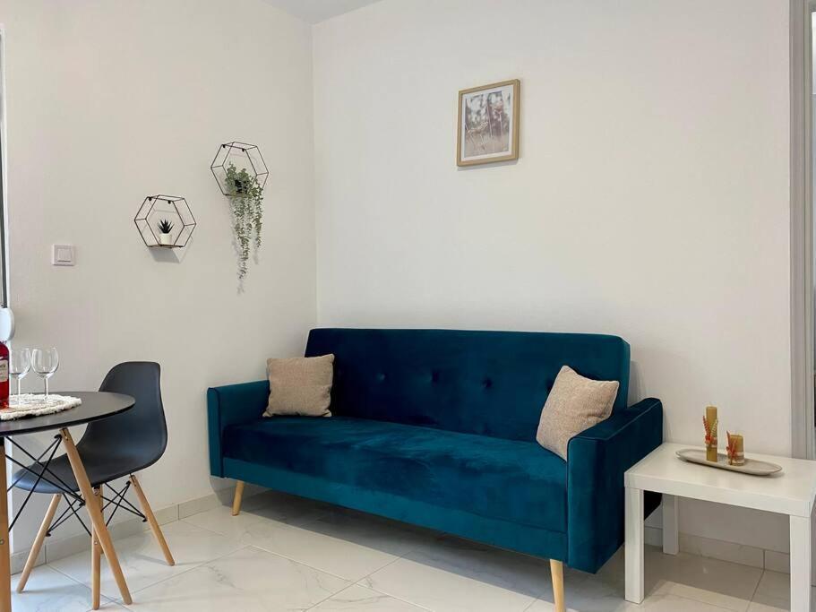 Cozy & Sunny Apartment, Near The '11'